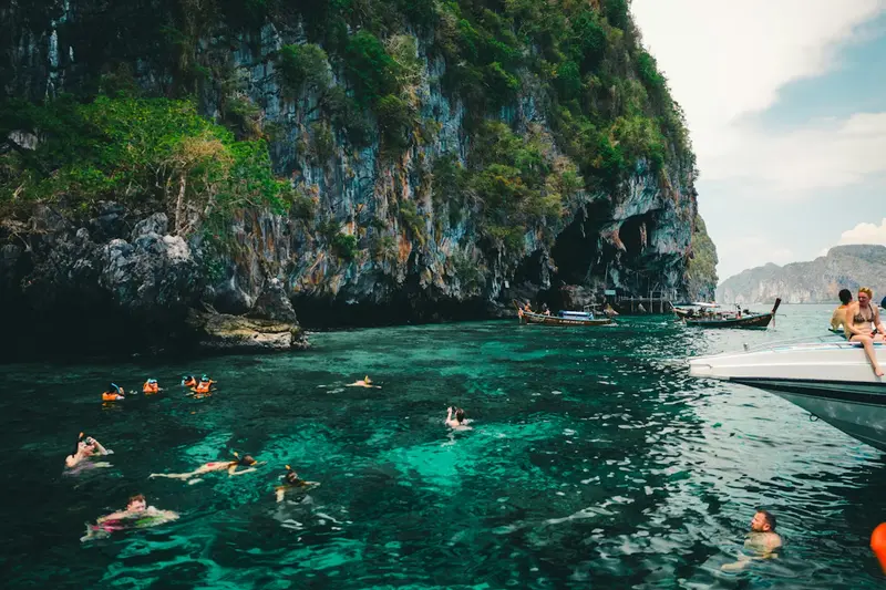 Scenic Lagoons & Views