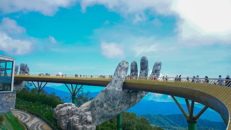 Day 06 – Ba Na Hills & Golden Bridge