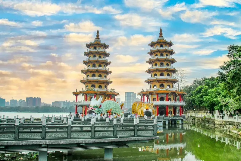 Day 08 – Kaohsiung: Lotus Pond & Love River